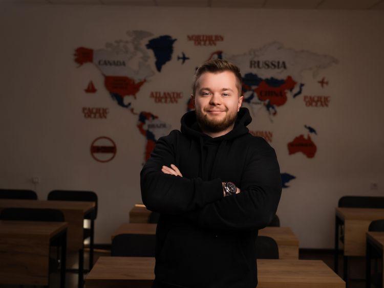 XUSANOV VLADIMIR YEVGENEVICH — Informatika o`qituvchisi